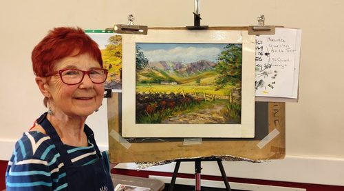 Catherine Inglis with  pastel painting May 2025.